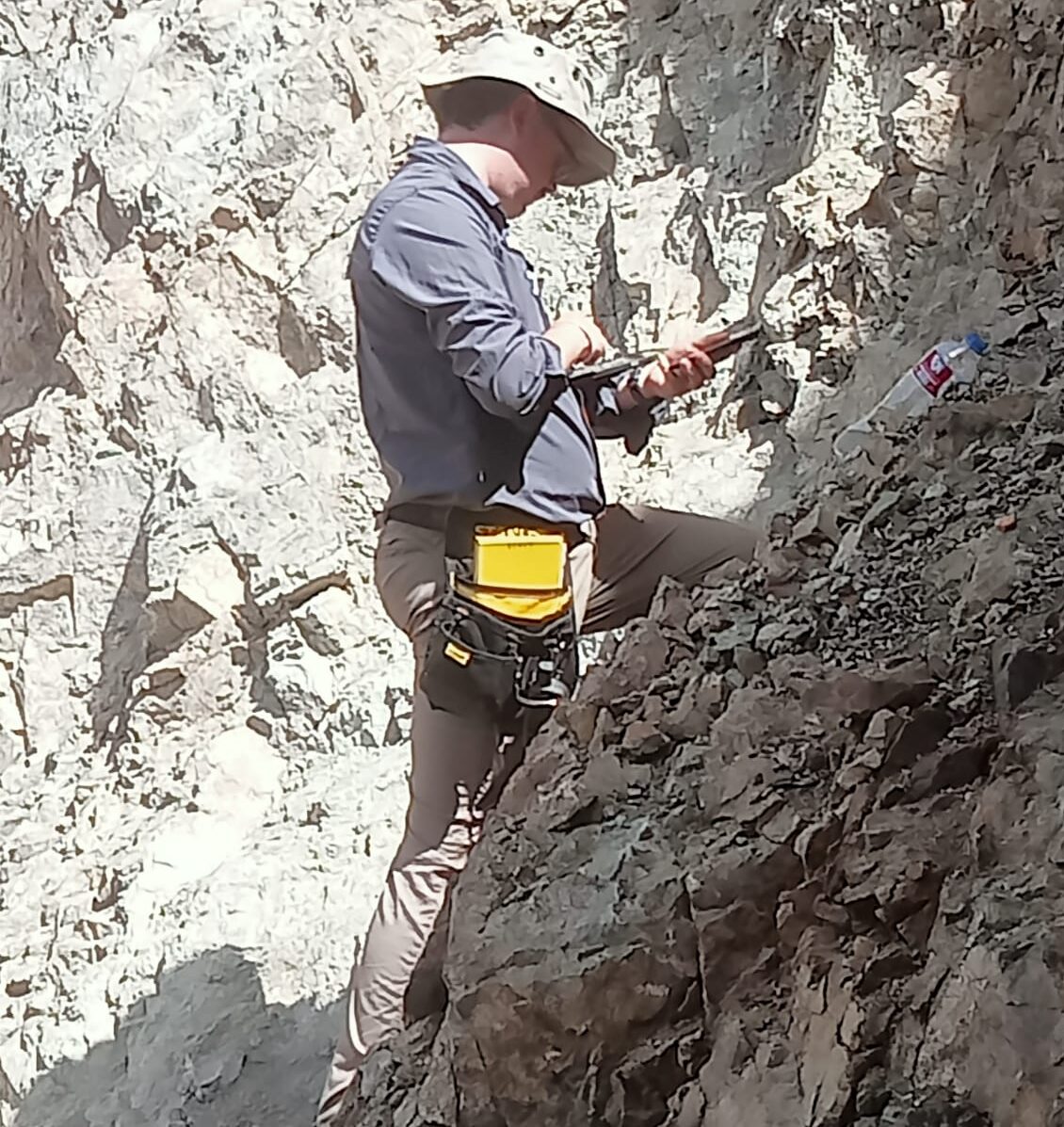 The foreign mission of English Company team (SRK) during search and exploration operations within sites of North Africa Industrial and Mining Company (NAMI) in the Eastern Desert